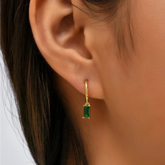 7/$30 Hypoallergenic Green Huggie Hoop - Picture 6 of 7